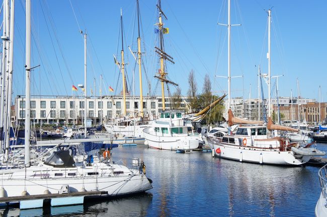 メルカトール(東側)とヤハトハーヴェン・メルカトール運河(レオポルト?-ラーン通りから)