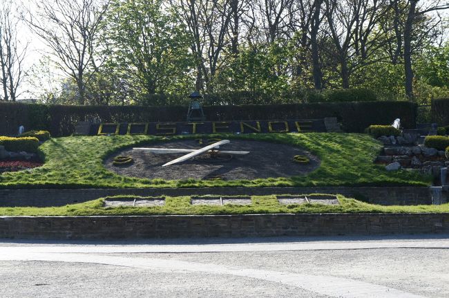 レオポルド公園の時計<br />時計の上にオステンドと植木でデザインしてあります