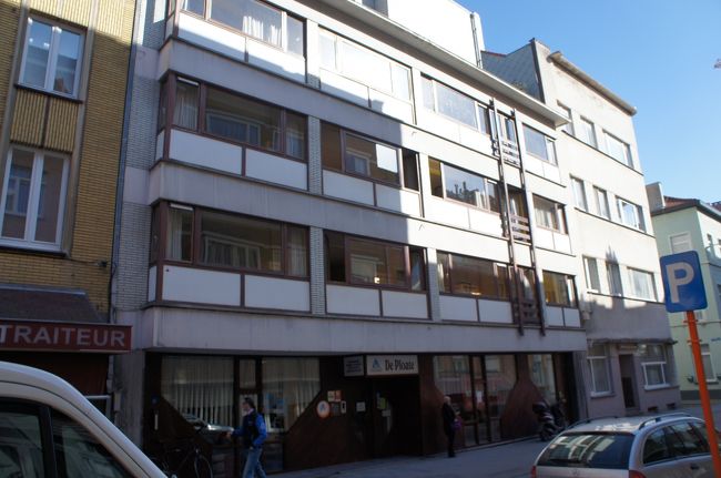 オステンド'デ・プロート'(ユースホステル)(南側)とランゲ通り