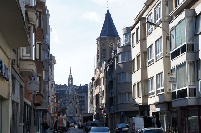 聖ピーターとポール教会(北西側)とケルク通り