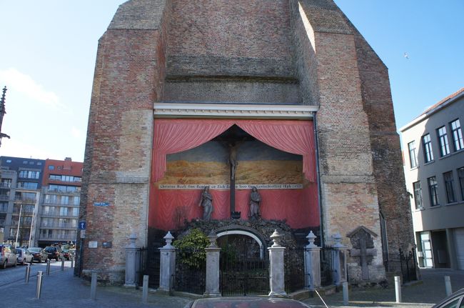 聖ピーターの塔(北側)とプリンス・バウデウェイン通り