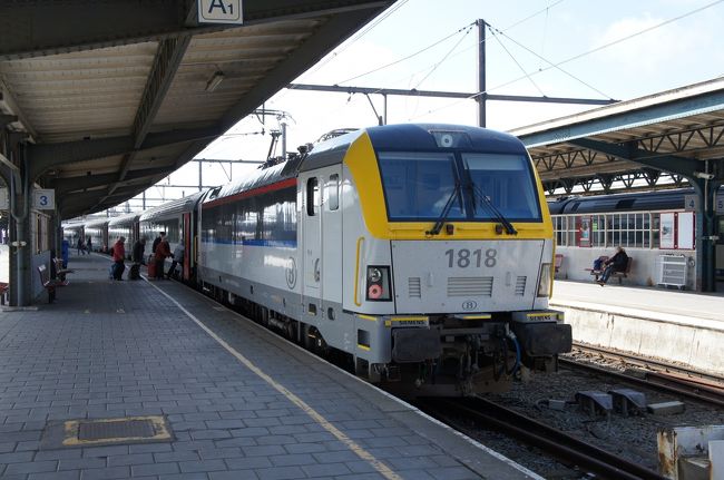 オステンド駅のホーム<br />１０：４２オステンド〜１１：２２ゲント・セント・ピータース駅の鉄道で、ゲントへ行きます。<br /><br />http://4travel.jp/traveler/piachan/album/10676278/