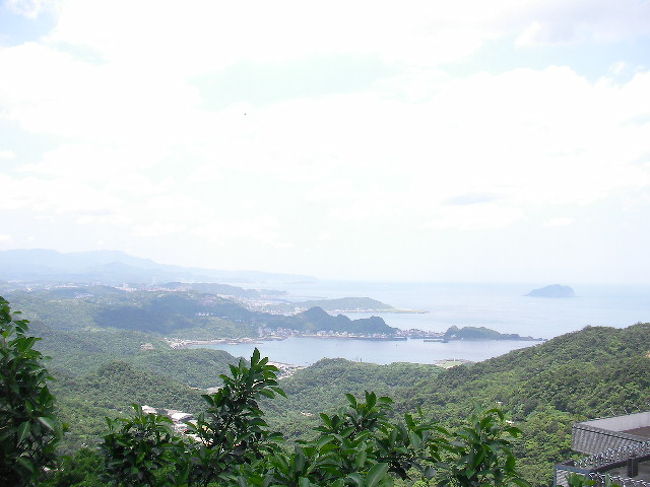 九份にも行きました。<br />太平洋SOGO百貨店（復興館）の向かいから出ている金瓜石行きバスで1時間くらい。（90台湾元）<br />