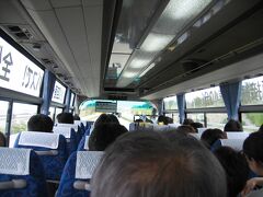 空港から金沢駅にバスで移動。