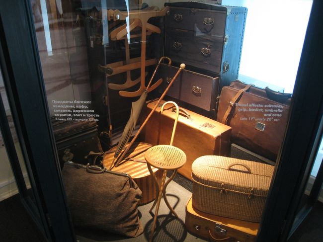 レトロな旅行用品。