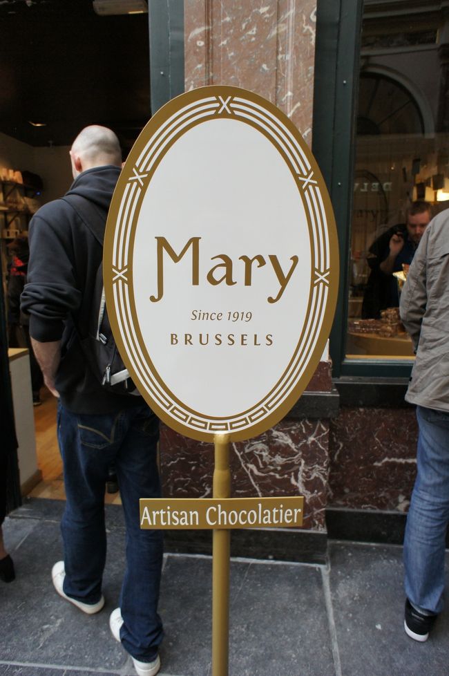 ギャルリー・サン・チュベールに戻りました。<br />こちらはベルギー王室御用達のチョコレート屋、Mary（マリー）。
