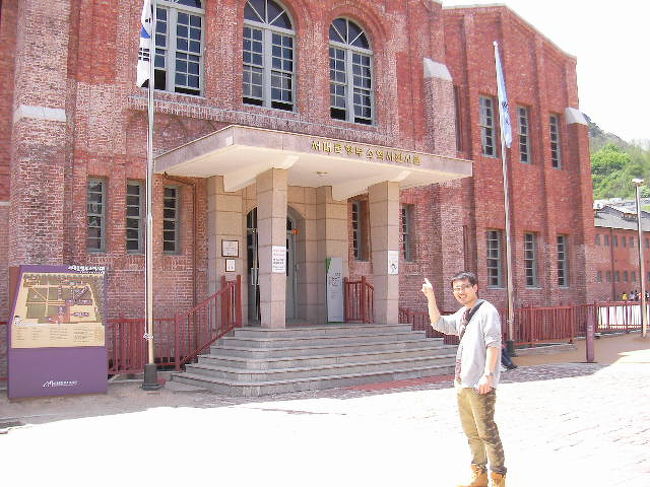 日本人に迫害を受けていた刑務所。<br />韓国人の修学旅行コースになっているところを見学してきました。<br />どこの国でも同様のことはあるが、それをいつまでも反日感情を煽る為に残しているのか？どうかは分かりませんが、少し申し訳ない気持ちになりました。