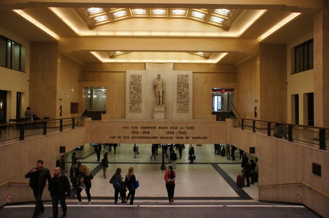 1時間近く並び、無事ブルージュまでの切符購入。