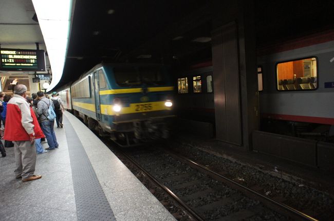 Intercityに乗りこみ、ブルージュへ！<br />ブリュッセル中央駅からブルージュ駅までは13.50ユーロでした。