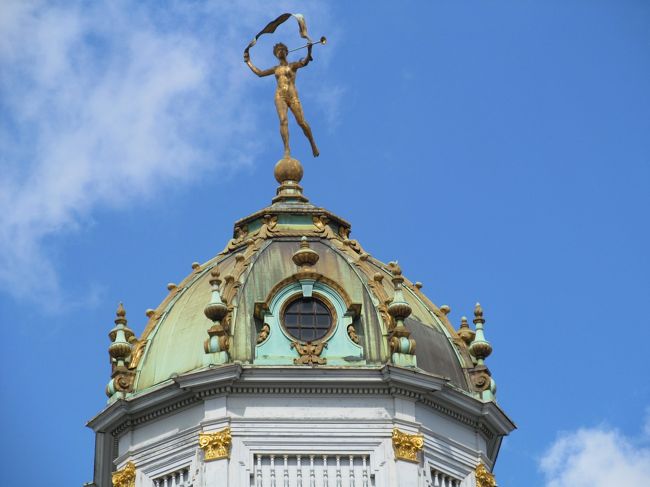 この街にはワッフルの甘い香りが広がってます<br />塔の装飾も綺麗です