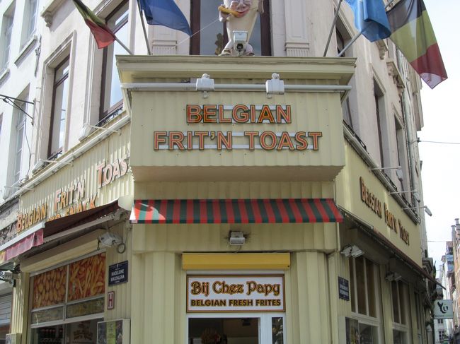 昼食はフリット（ポテトフライ）屋さん
