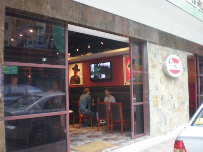 【ストーンズ】<br /><br />クラシファイドのすぐ隣にあるバー。ちょっと暗めのアメリカン・バーで地元白人の溜まり場になっています。<br /><br />ストーンズ：クチコミ投稿しました。