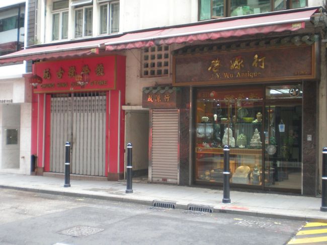 【文武廟−西街】<br /><br />啓源行、俊栄号。この辺、さすがに早足で通り過ぎました。