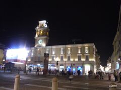 夕方になったら、人気のなくなるパルマの街で、夜も元気なのがガリバルディ広場。
 