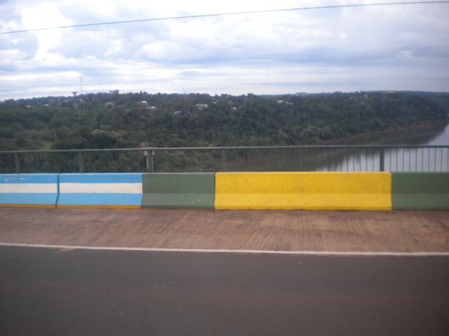 橋の途中に境目が