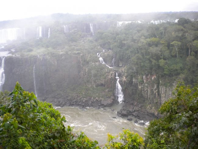 かなり煙っています。