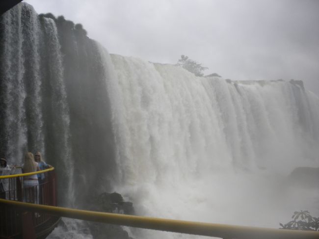上の展望台へはエレベーターでした。助かった〜！