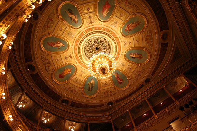 5/12 プラハ国立劇場の天井