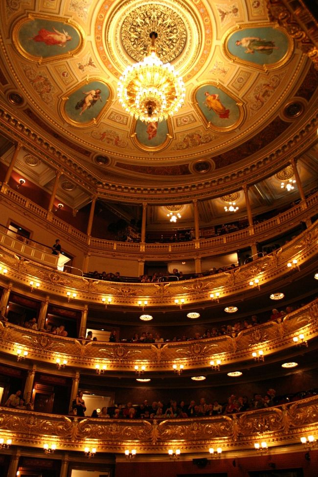 5/12 プラハ国立劇場の天井＆座席