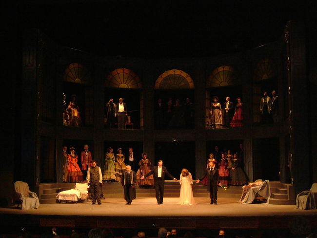 5/12 プラハ国立劇場でオペラ『椿姫』を鑑賞（カーテンコール）