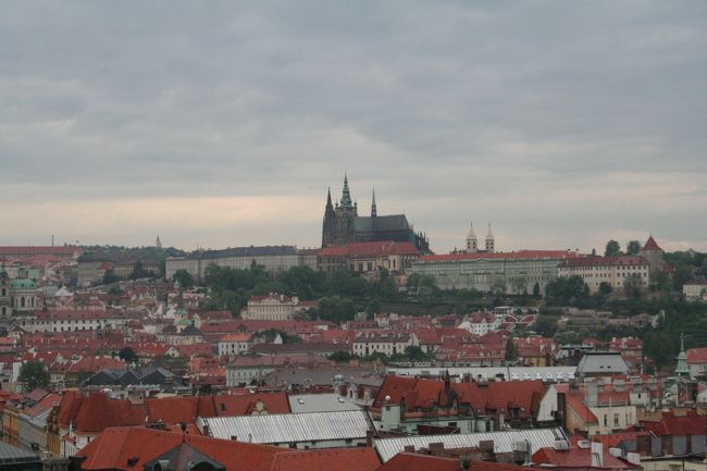 5/13　プラハ旧市庁舎塔上より王宮を望む