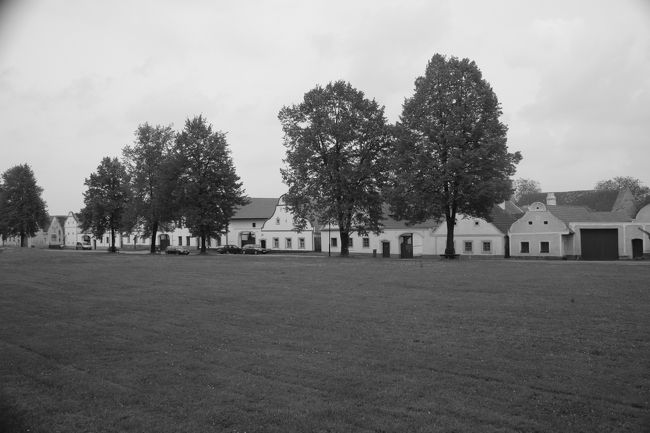 5/14　チェコ　素朴で美しい装飾が施された家々が並ぶ?農村バロックの真珠?ホラショヴィツェ