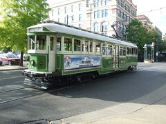 メンフィスの路面電車、なかなか街にマッチしていました。