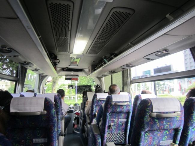 早朝の06時発の成田行の高速バスは、思いの外<br />混んで居て、驚きました。<br /><br />何時も予約を入れてバスに乗りますが、予約なしで<br />は、厳しい時が有るようです。