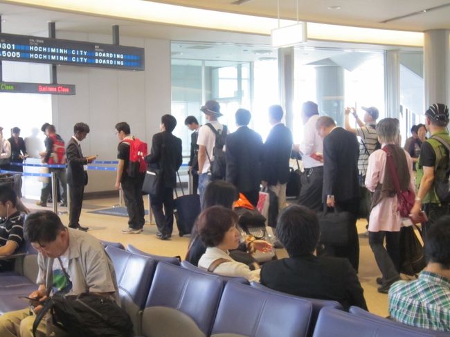 しかし復路の今日は、まずまずの混み具合で<br />寝る所では、有りませんでした。<br /><br /><br /><br /><br />