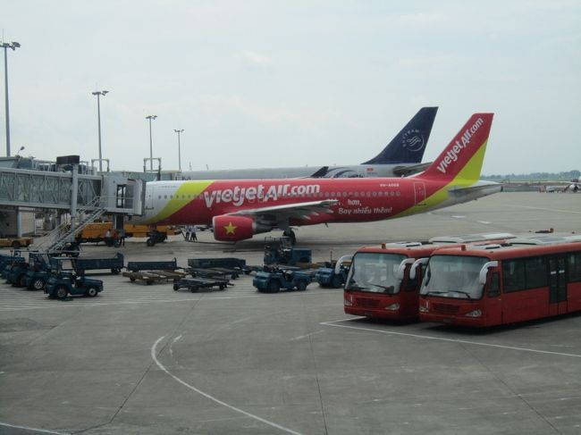 余り見慣れぬ飛行機が沢山有るので、ローカル<br />な感じが拭えません。