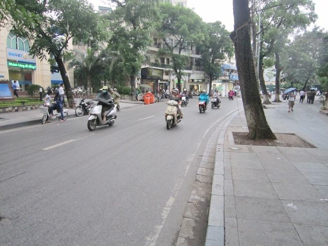 ハノイ市内は、平日の午後３時半でしたので、<br />想像して居たよりも、バイクの数は少なかっ<br />たです。