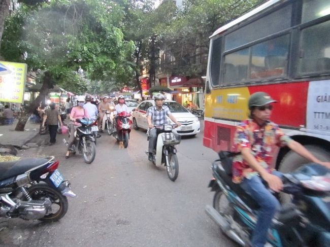 ホテルは観光地のど真中ですので、煩いのは<br />覚悟して居ましたが、ハノイの街中がマジ煩<br />かったので、殆ど苦には成りませんでした。