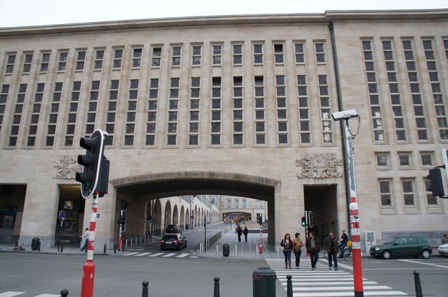 コングレ宮(北西側)とシャペル通り