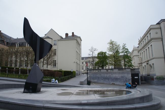 王立美術館(北東側)とクデンベル通り