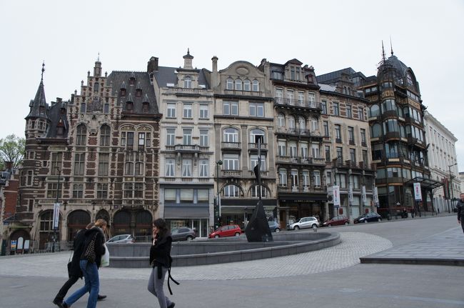 楽器博物館(南西側)とクデンベル通り