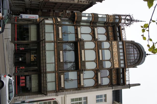 楽器博物館(南西側)とクデンベル通り