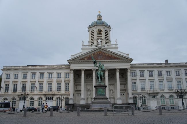 聖ヤコブ教会(北西側)とロワイヤル広場