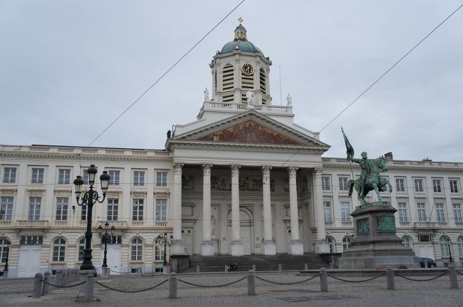 聖ヤコブ教会(北西側)とロワイヤル広場