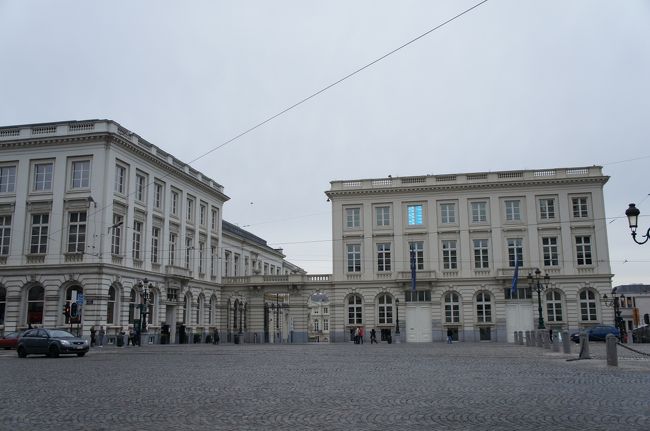 マグリット美術館(南東側)と王立美術館とロワイヤル広場