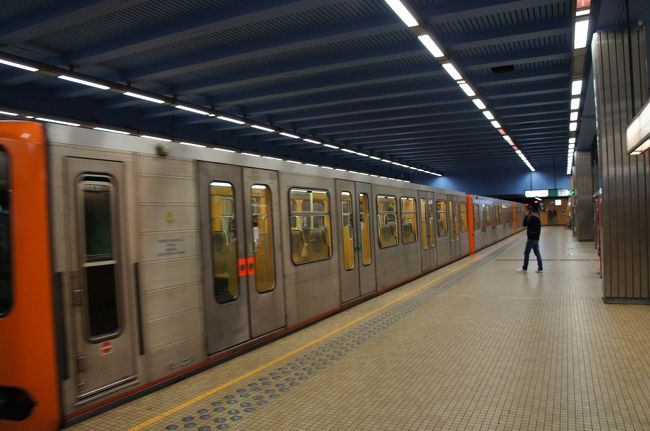 地下鉄ロジェのホーム<br />ドゥ・ブルッケール(De Brouckere)〜ロジェ(Rogier)の地下鉄に乗りました