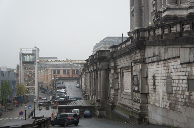 最高裁判所(南西側)とミニーム通り