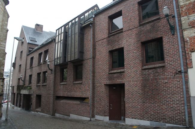 ブリュッセル'ブリューゲル'(ユースホステル)(南東側)とオート通り