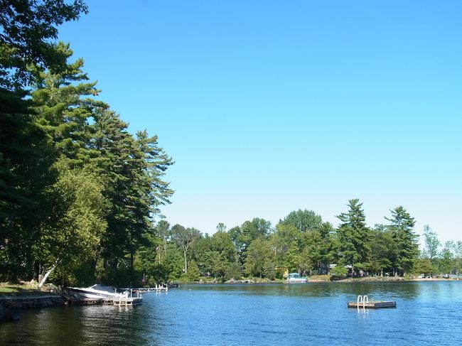 向こうにも同じようにコテージが見えます。