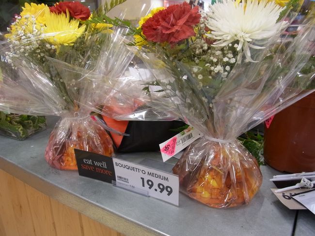 途中、お花を買うためにお店に寄りました。<br />