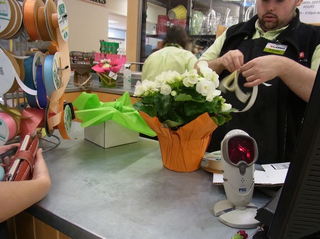 ラッピングをお願いして。ラッピング代は有料ですが、150円くらいです。<br />