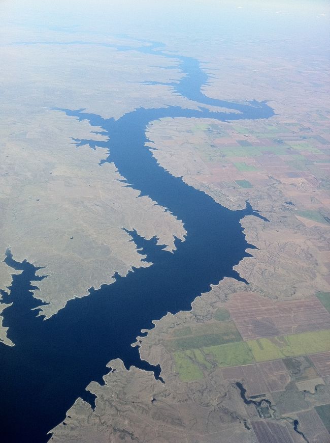 まるで龍が天に昇るような。。。この景色はシカゴで乗り継ぎをした後だと思います。ミズーリ川？