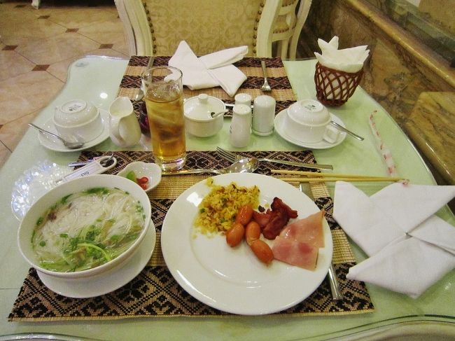 そして驚いた事にフロントに私が「部屋のWIFIが<br />アクセス出来無い」と、電話を切るか切らない内<br />に、メンテナンスのスタッフが、直ぐに飛ん来て部<br />屋のドアをノックして、修理をしてくれました。<br /><br />これはアジアのホテルでは、奇跡に近い出来事<br />ですので、マジ驚きました。<br /><br />