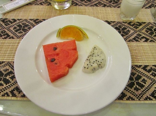 ですので、このホテルの従業員達と接すると、<br />そんな嫌な事を忘れさせて、くれるので気分が<br />良く成ります。<br /><br />掃除中の部屋の前を通っても、部屋の中の従<br />業員が私に気が付くと、私に挨拶をして来ます。<br />