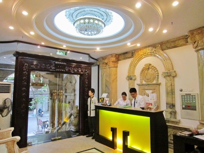 フロントのゲイのマネージャーさん、貴方は<br />凄い従業員の教育をして居ます、誰もが気<br />持ち良く、このホテルに滞在して居ますよ〜。（祝）<br />