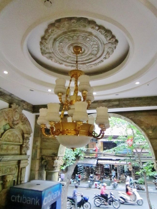 出来る事ならば、次回のインテリアの改装の<br />時には、私に御ー報下さいボランテアで、イ<br />ンテリアの改装の相談に乗りますので。（マジ）